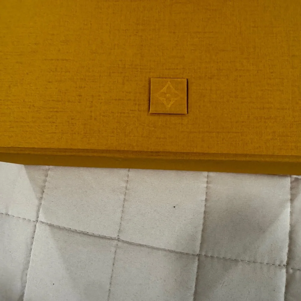 Louis Vuitton Long Gift Box with Ribbon & Tissue - Picture 2 of 10